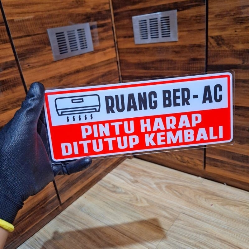 akrilik ruang ber-ac pintu harap ditutup kembali 10 x 25