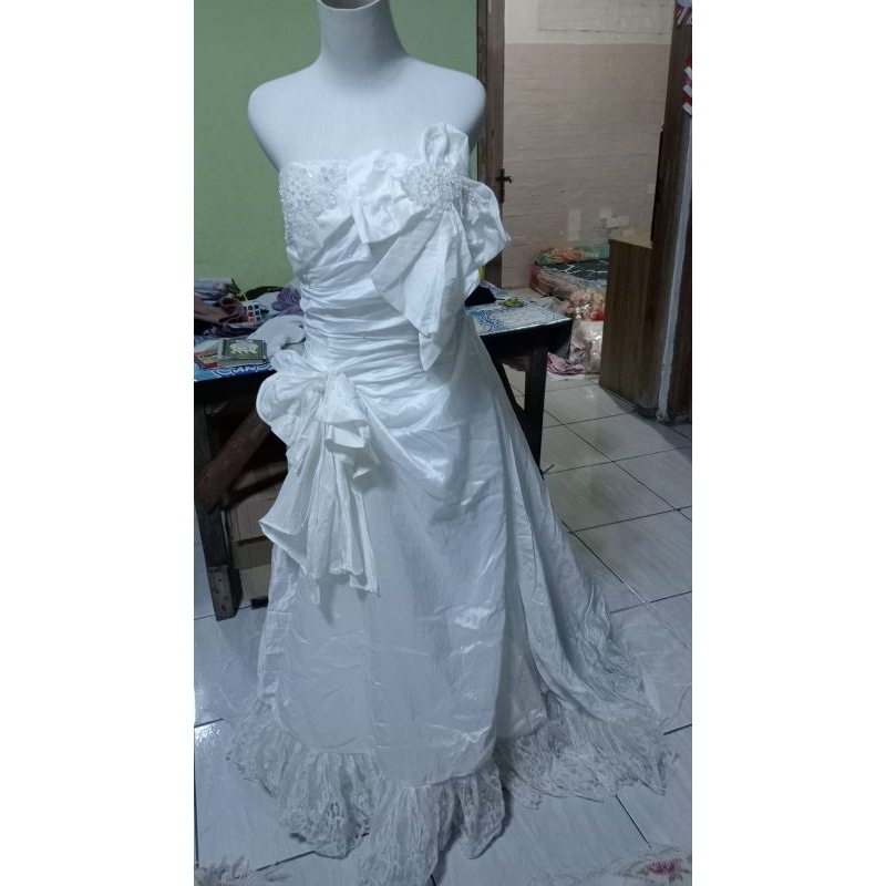 Gaun pengantin putih wedding dress