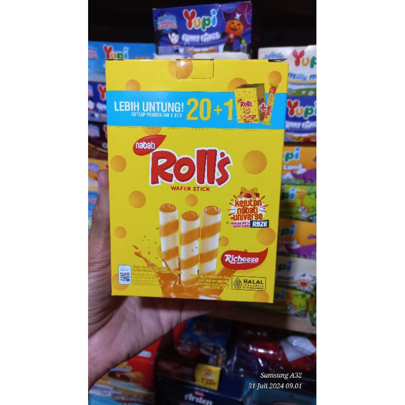 

Roll's Wafer Stik 1 box Isi 20