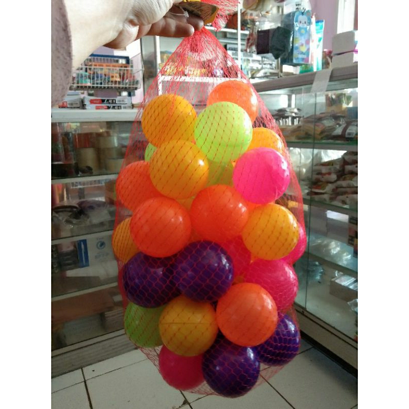 bola kecil warna-warni