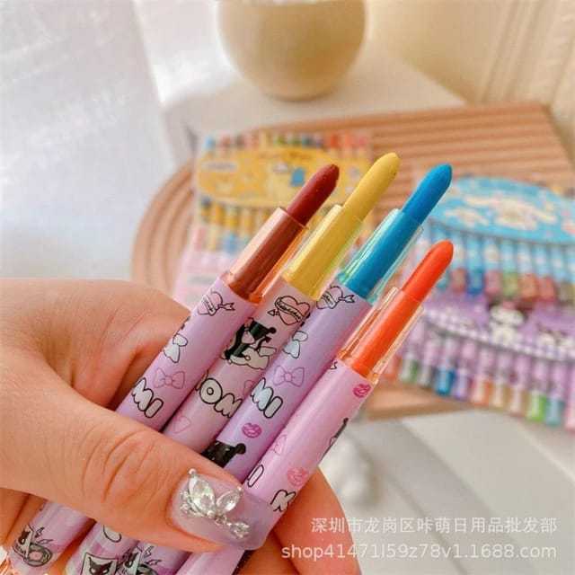 

Crayon Sanrio Kuromi Cinnamorol My Melody /Crayon Stik isi 12pcs Crayon Putar Pensil Warna Crayon Set Mewarnai Anak Isi 12pcs