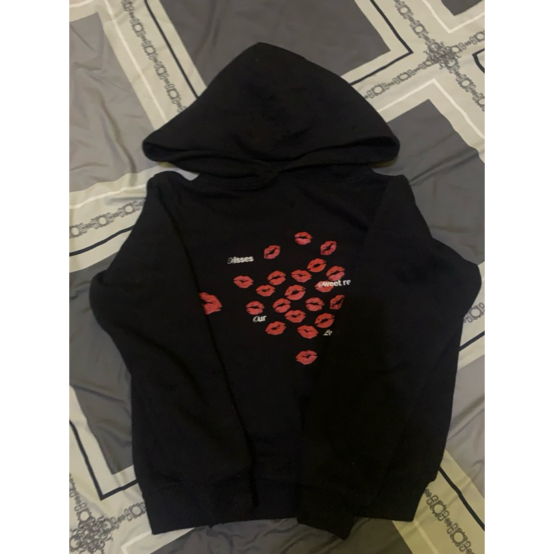 hoodie boxy kiss me satisfaction