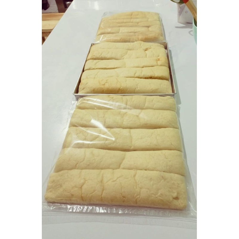 

PIZZA DOUGH PANJANG /KULIT PIZZA 25X25CM( ISI 5 PCS) MIN PEMBELIAN 2 PCS