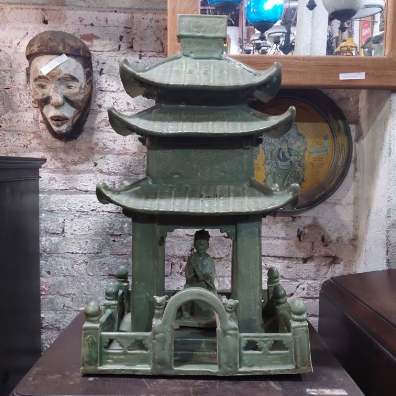 Pagoda Celadon Keramik Hijau Ukir Naga Lawas Tua