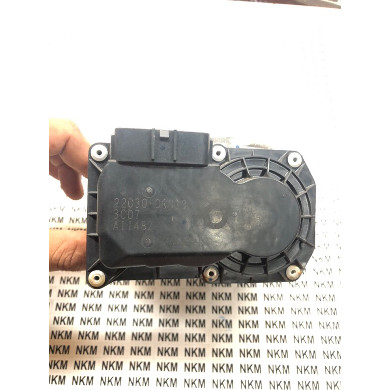 throttle body toyota innova fortuner hilux bensin 22030-0C010 original
