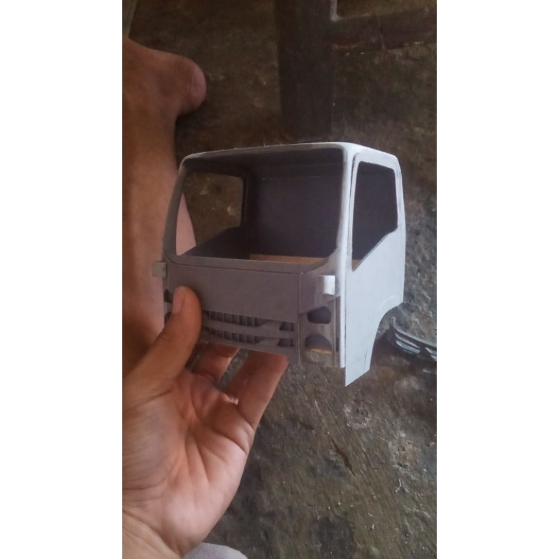 kabin miniatur truk giga skala 16