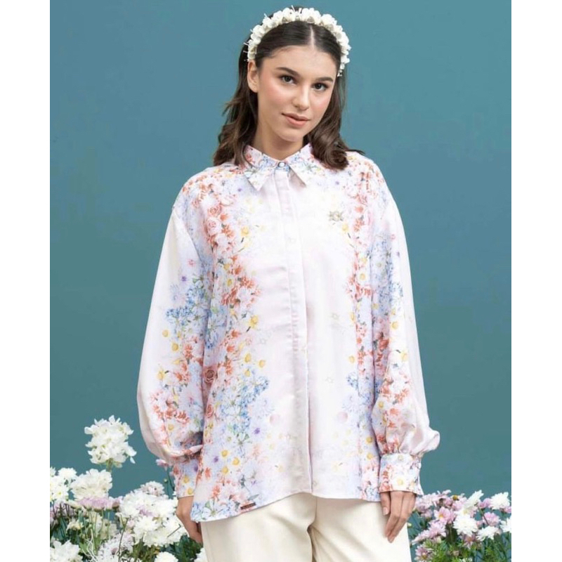 Wearing Klamby Brianna Blouse Parchement