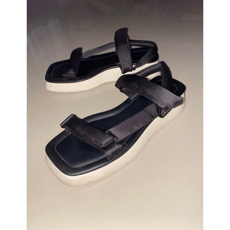 Sandal Wanita Charles&Keith