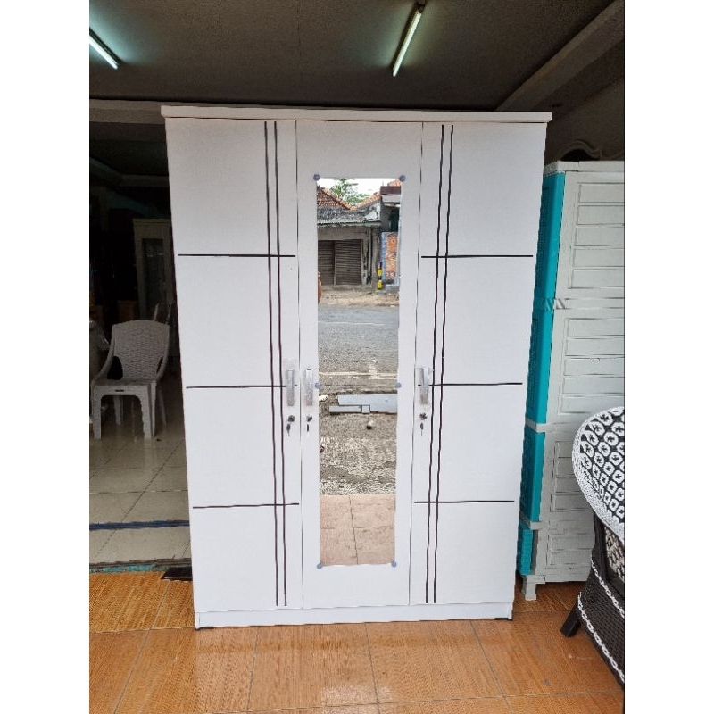 Lemari Minimalis 3 Pintu Partikel / Particle Board