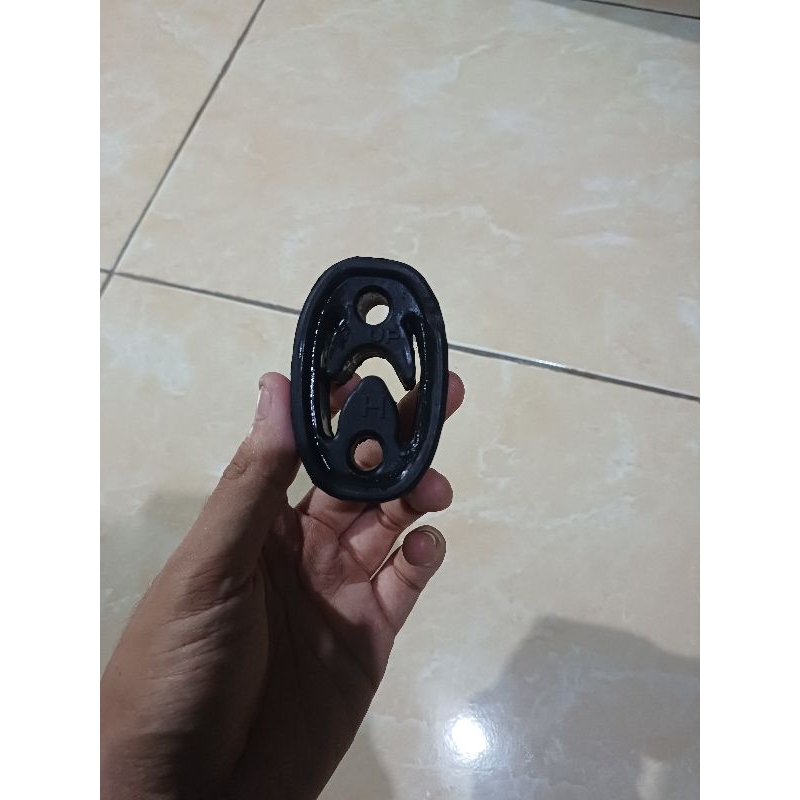 Karet Gantungan Karet Bracket Knalpot Mobil CRV dll