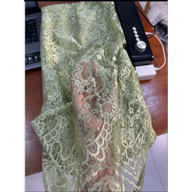 Kain  brokat glossy 2 baju/kain glossy murah/kebaya Bali/kebaya broka