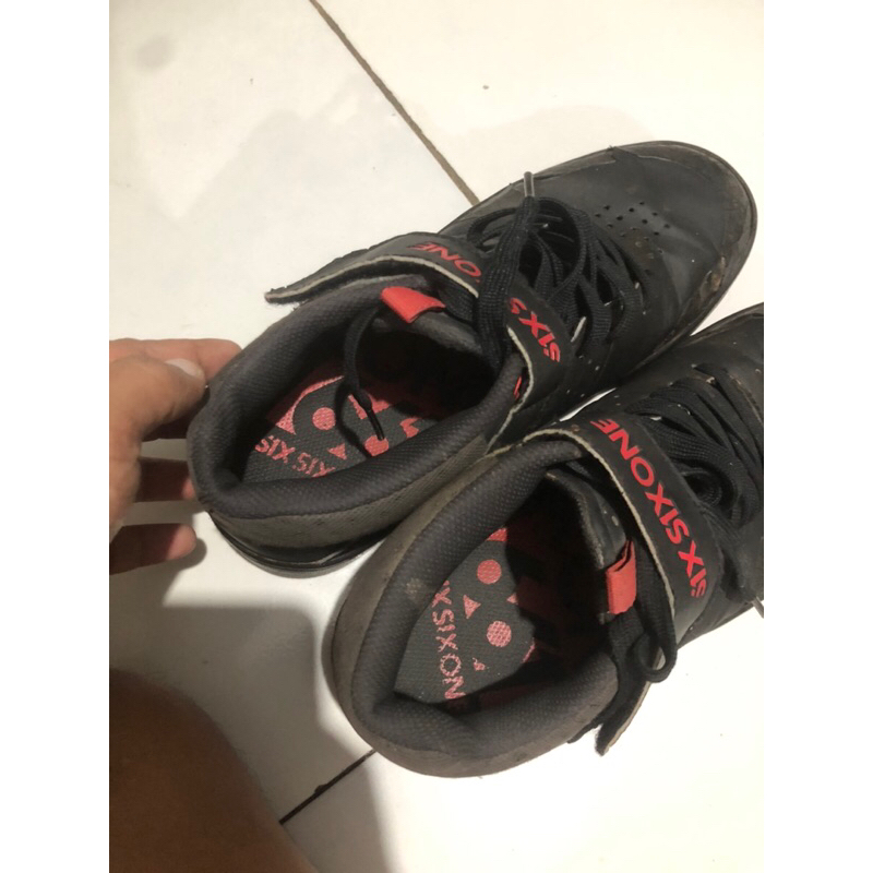 sepatu sepeda MTb sixsixone size 40 bukan adidas five ten