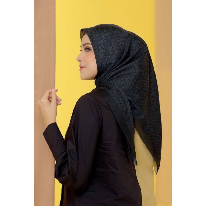 Buttonscarves Tapis Caviar Preloved