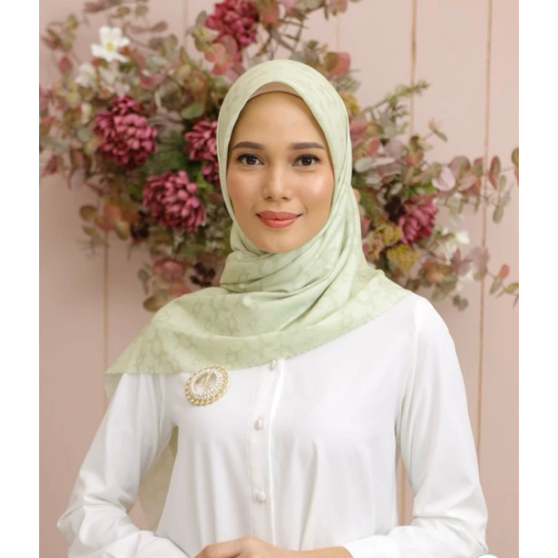 Liberty scarf Wearing Klamby