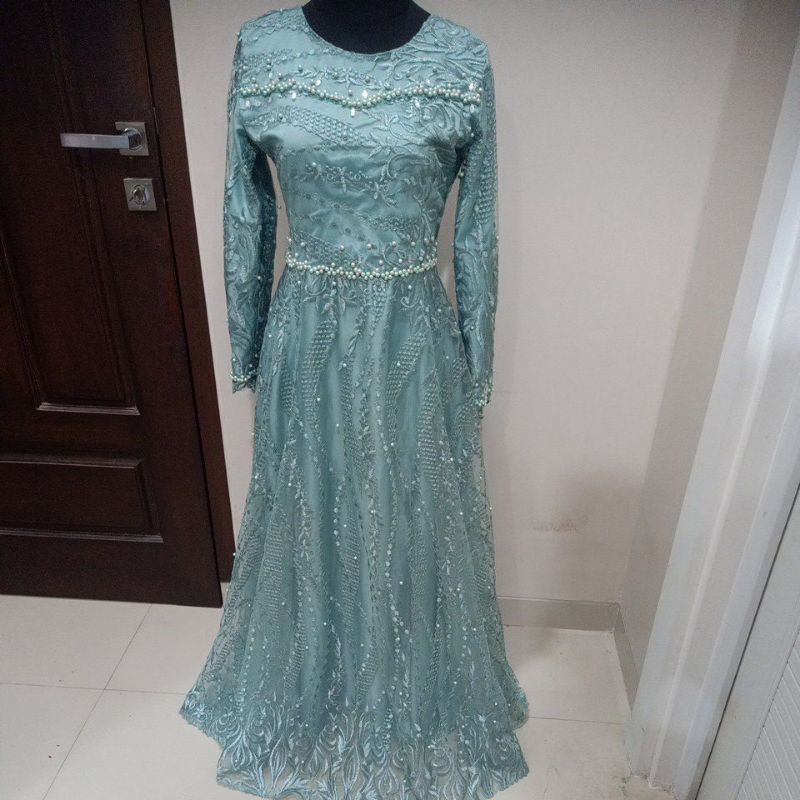 Gaun Pesta Brookat warna Biru Wardah