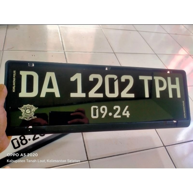 Plat Mobil Variasi Akrilik Putih-Hitam / Plat Mobil Font Baru