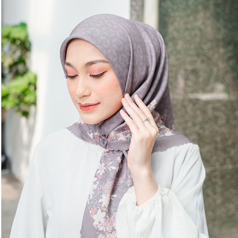 SHARAH Laser Cut Hijab Segi Empat Print Motif Khaira Warna Mauve