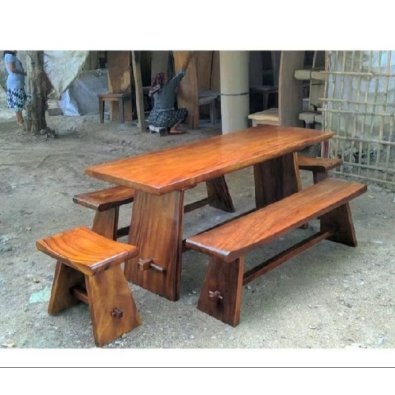 SET MEJA MAKAN KAYU TREMBESI