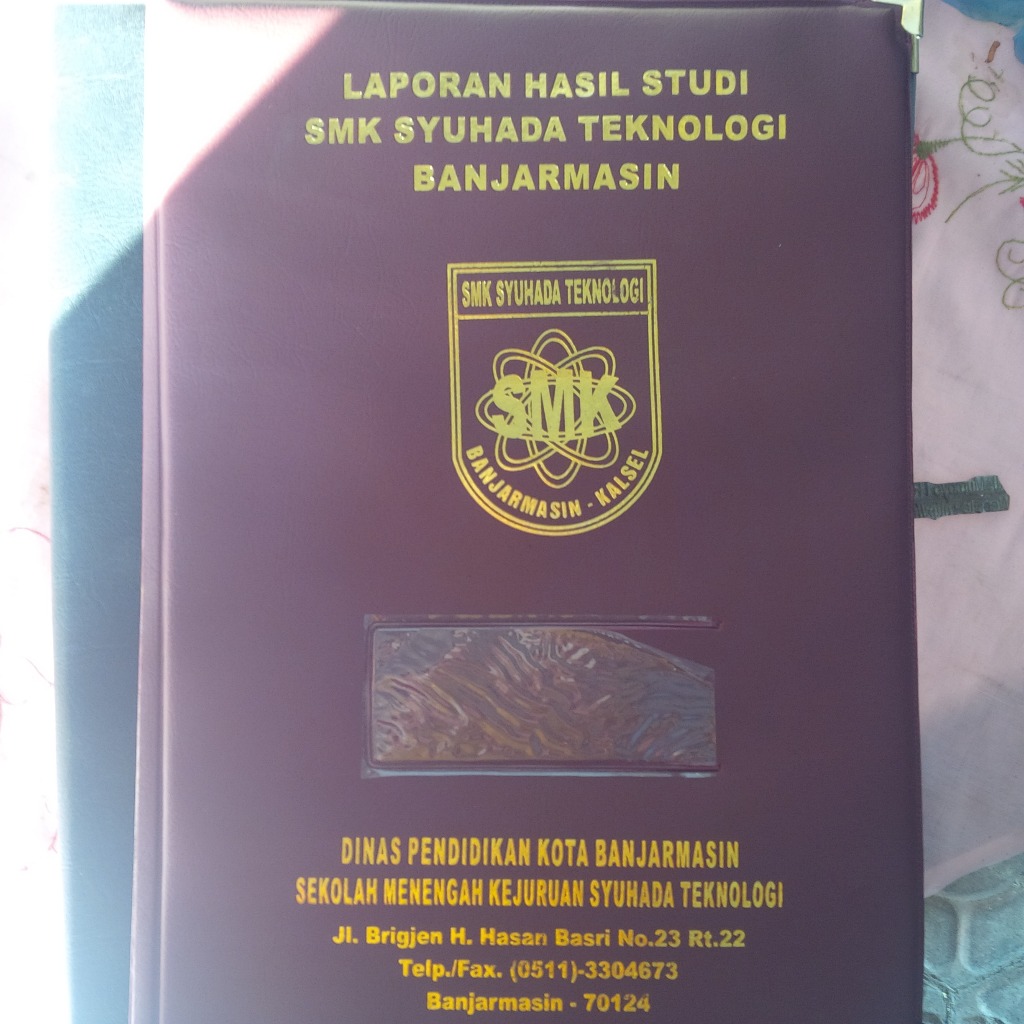 

Map Raport atau Ijazah Hardcover + Hotprint Emas Isi 10 Lbr Plastik Folio