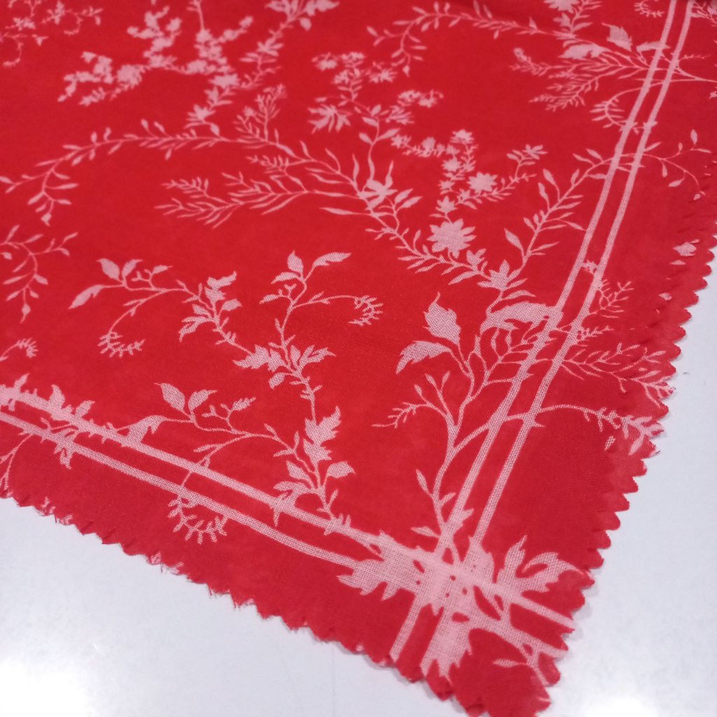 Dzakiraf Scarf Holly /Jilbab Voal Motif / Hijab Voal Motif / Kerudung Segiempat Motif Bunga