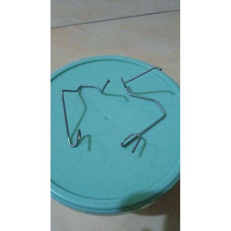 kawat penahan bohlam halogen h4 Toyota soluna