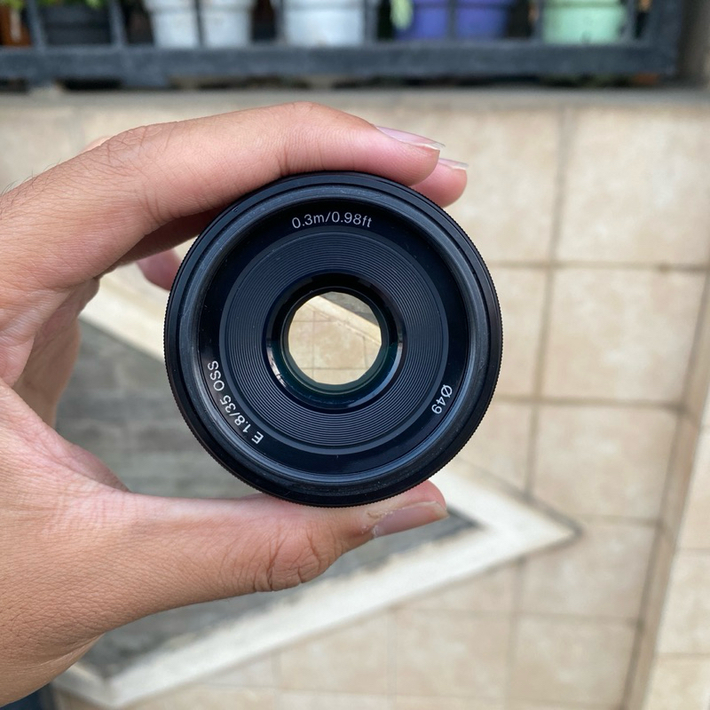 Lensa Fix Sony E35mm F1.8