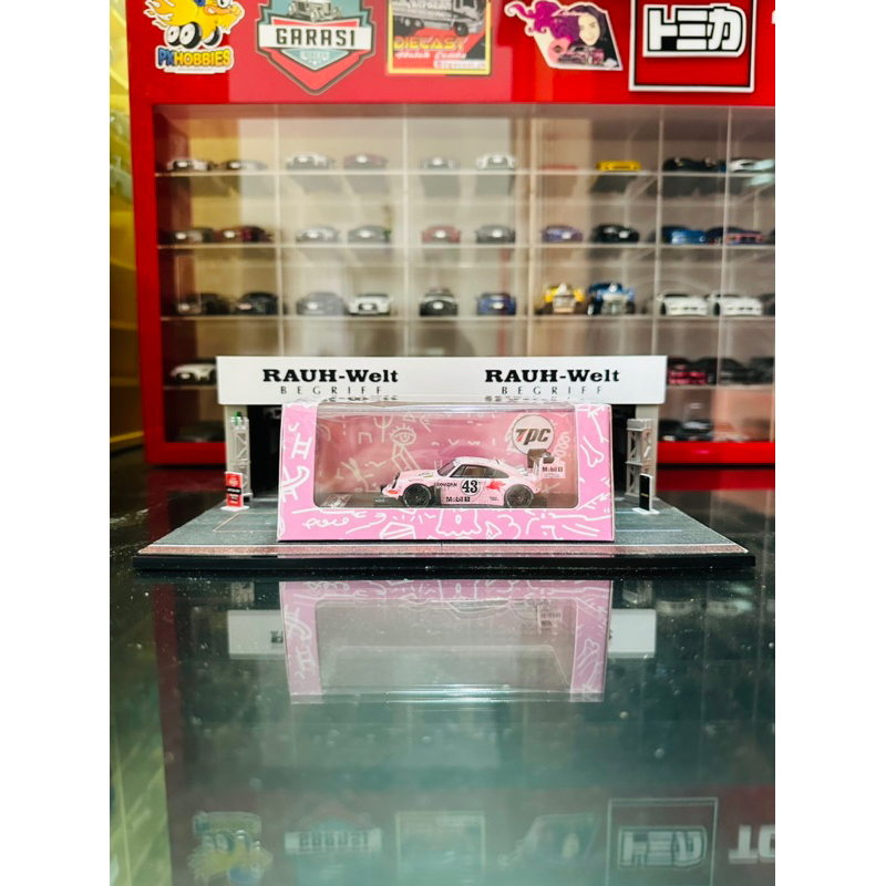 TPC 1:64 Porsche 911 SVRSR #43 Hoonipigasus Pink Ken Block