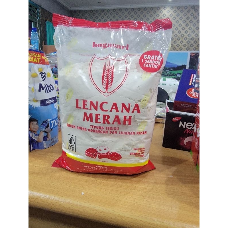 

Tepung Terigu Lencana Merah 1 kg