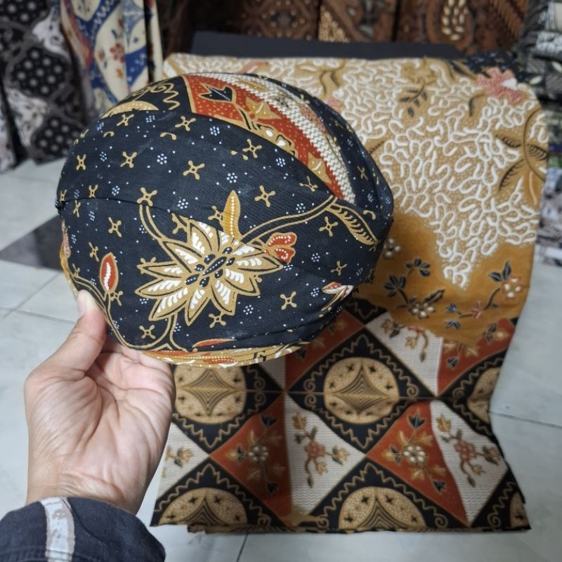 Jarik Batik Rok Wiru Blangkon Hitam Orange Oranye Merak Kembang Bawahan Kebaya dan Beskap Solo Sunda
