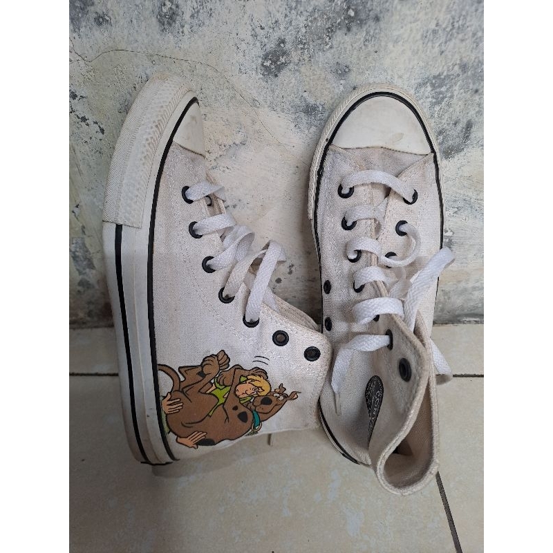 converse x scooby doo