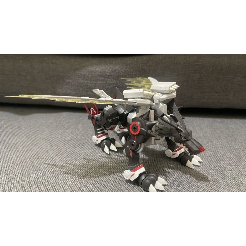 FRS amplified Black Metal Garurumon