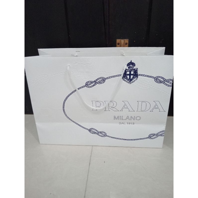 

taskertas prada milano sedang bs