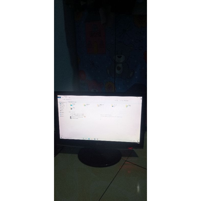 Monitor LG 20" widescreen Normal ada bekasi tumpahan kopi