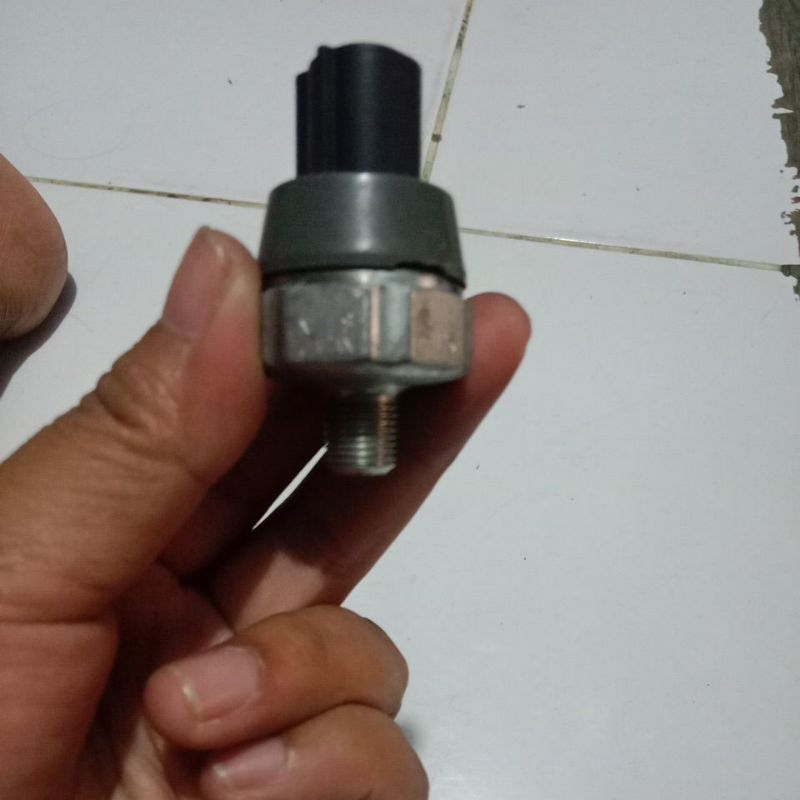 switch oli oil presurre nissan livina juke