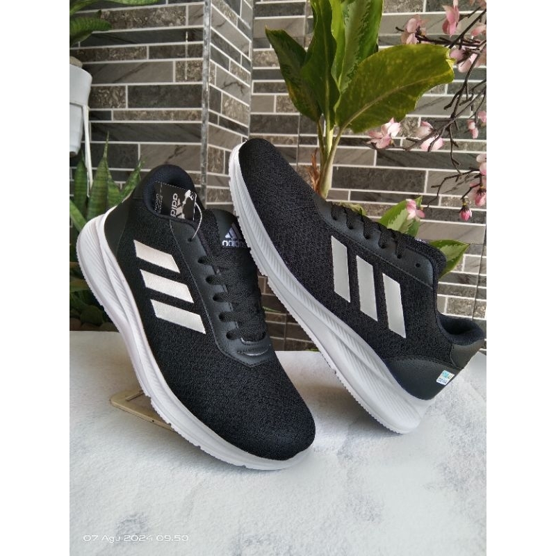 Sepatu Adidas Sneakers Dewasa Laki Laki Terbaru