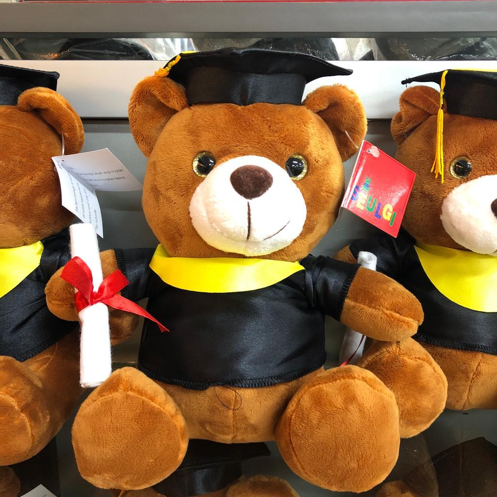 Gramedia - Boneka TT Seulgi Bear Wisuda Slaber Kuning 10 Inch