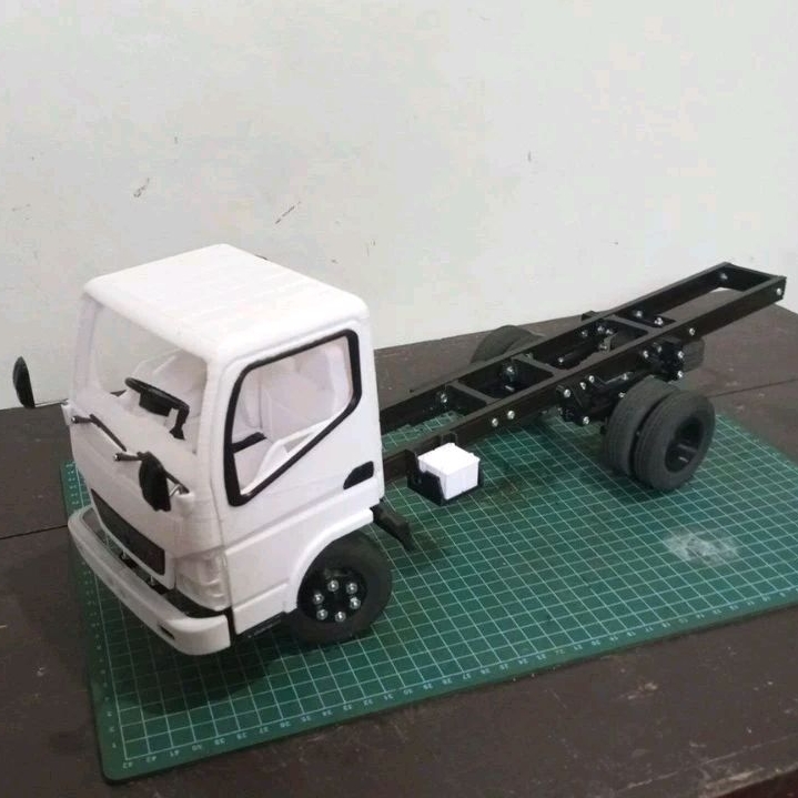 MINIATUR TRUK CANTER SKALA 14