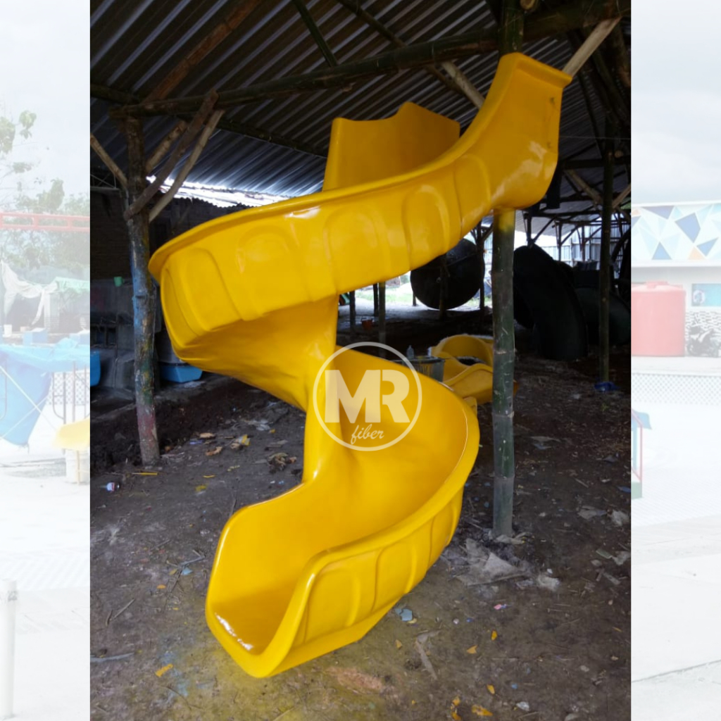 Perosotan Seluncuran Anak Fiberglass Spiral Outdoor Kolam Renang