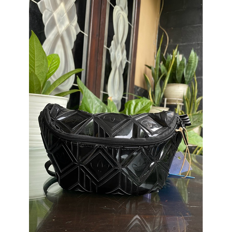 tas selempang adidas