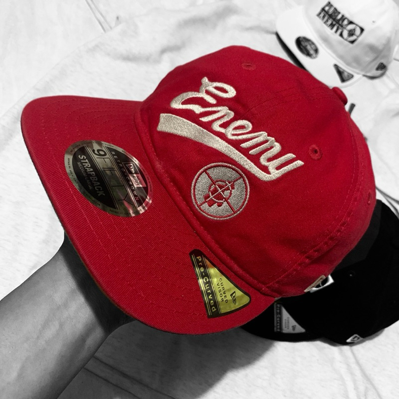 New Era x Public Enemy Curved Visor Strapback | Topi Public Enemy