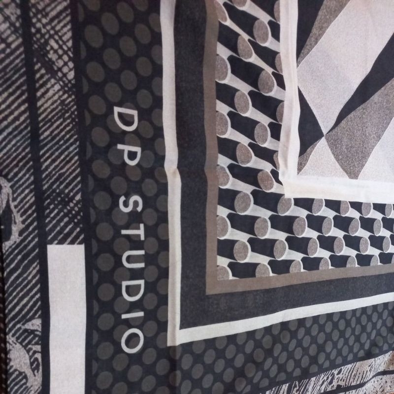 ( preloved) hijab segi empat dp studio by dian pelangi