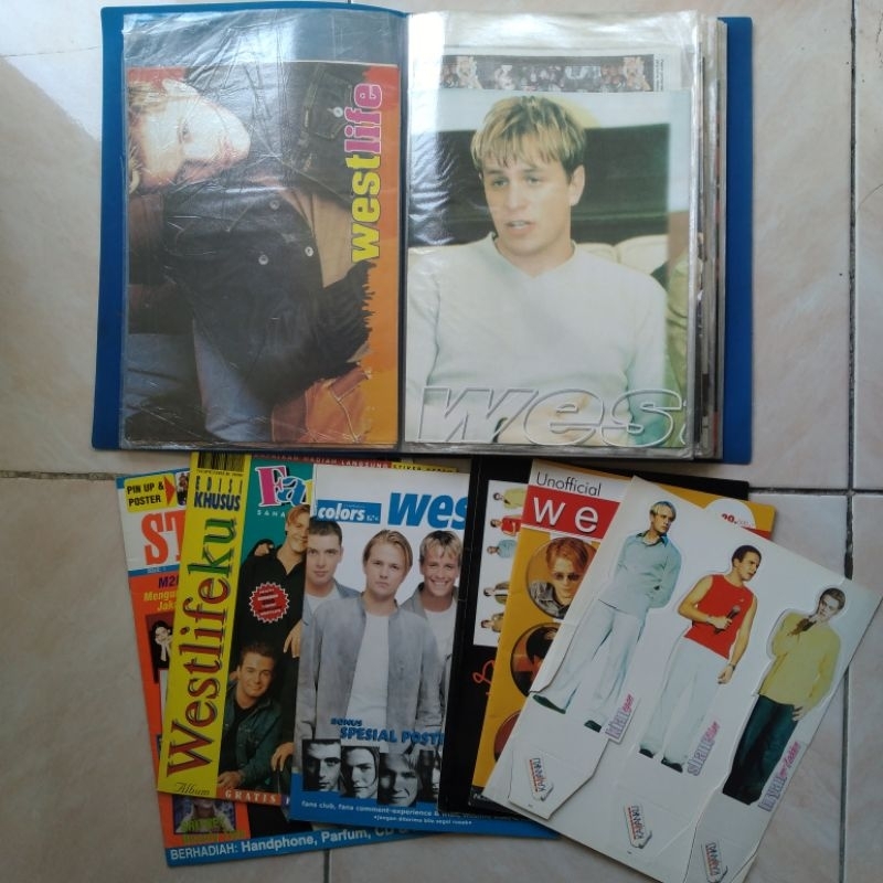 Map Isi Koleksi Pernak Pernik Westlife Poster Majalah dll Th. 2000 an - YN1754