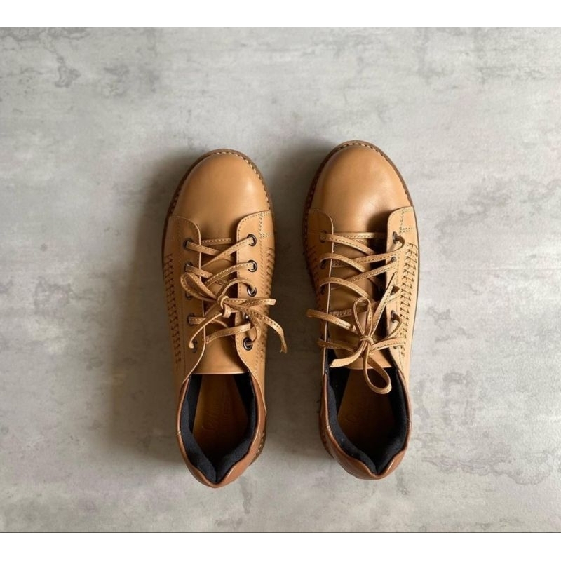 SEPATU KULIT WANITA/SEPATU SERLIUM/SEPATU UTA/SNEAKERS/SEPATU BAGUS