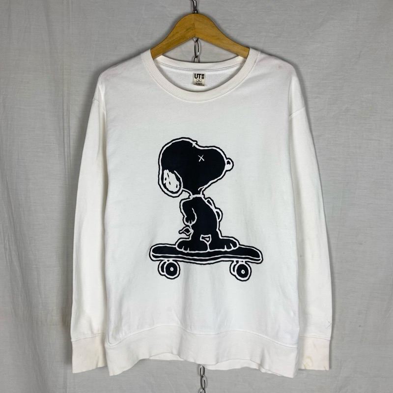 uniqlo x kaws snoopy sweater crewneck