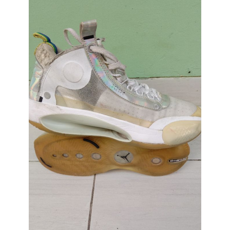 sepatu basket second 43