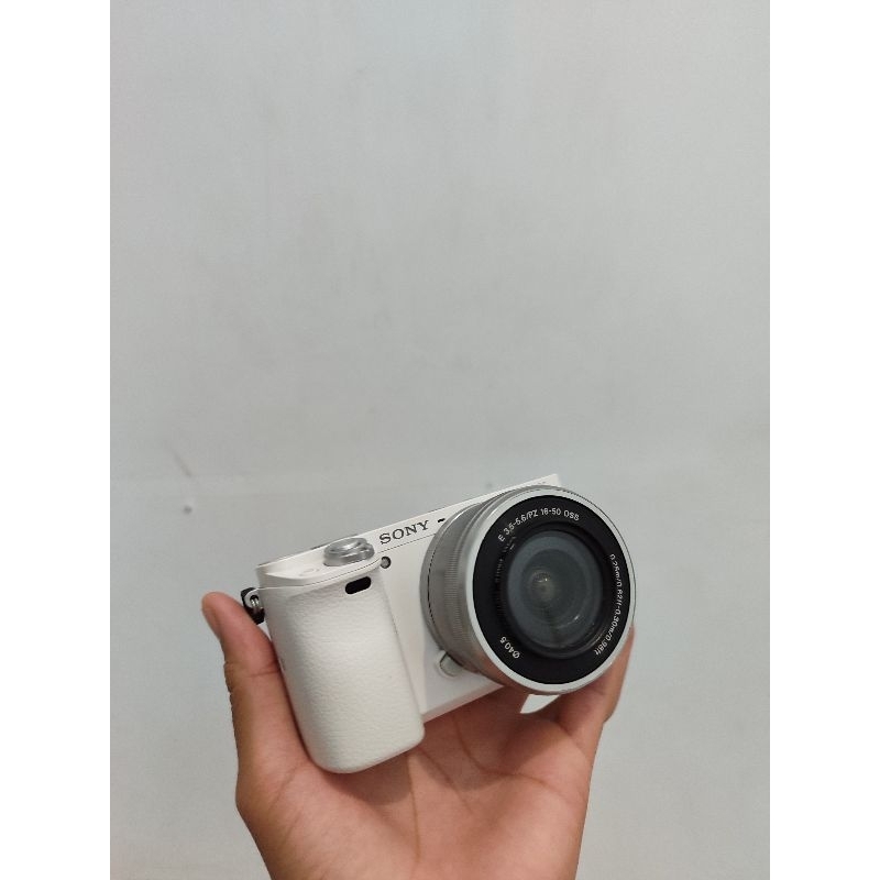 Sony a6000 bekas body lensa