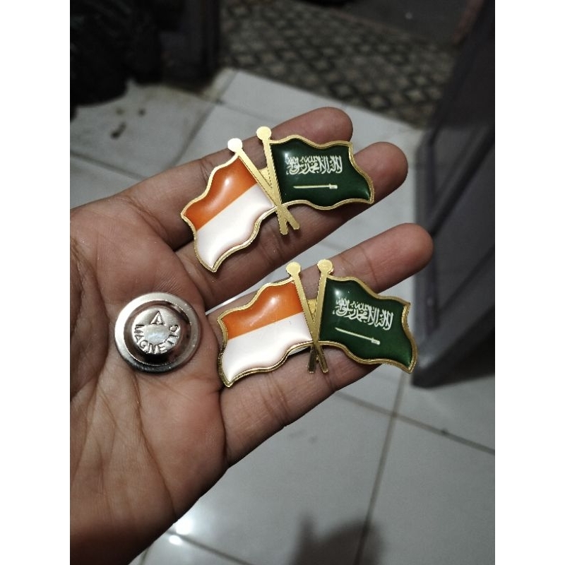 pin custom logo lapis resin '