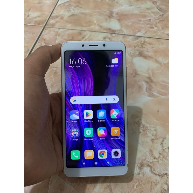 Hp xiaomi redmi 6a layar 5,5 inchi siap pakai normal wifi sinyal oke ram 2/16