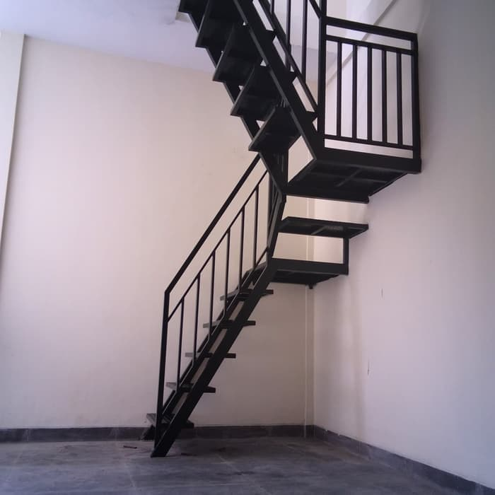 Tangga besi minimalis step plat polos / plat bordes