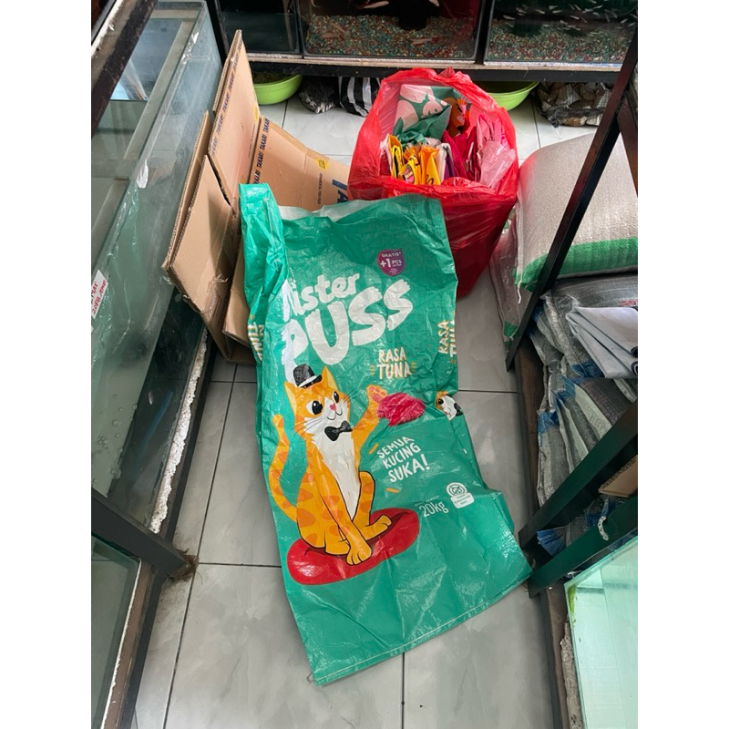 Karung bekas pakan kucing 20kg